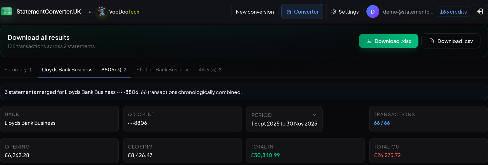 Resultados de conversión por lotes con una pestaña de resumen y una por cuenta bancaria, con botones para descargar en xlsx o csv